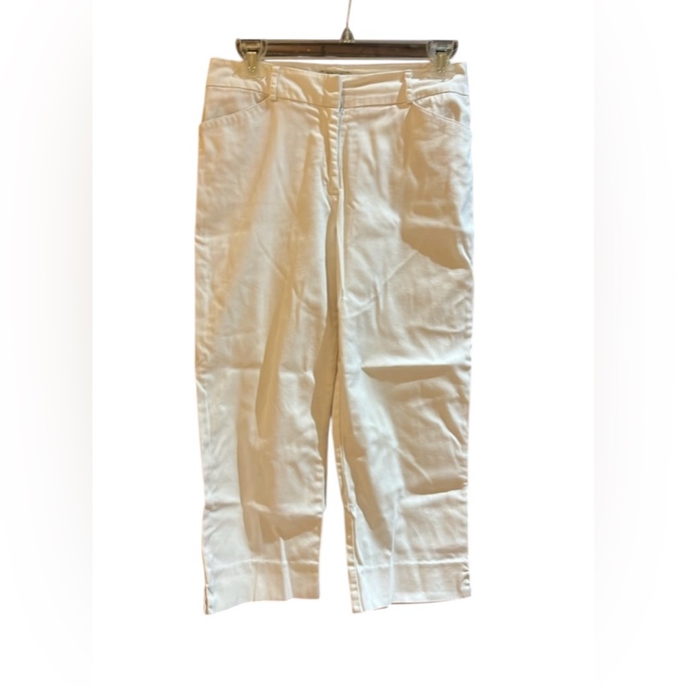 St. Johnโs Bay Ladies White Capris Sz 4 with Stretch - Picture 4 of 7